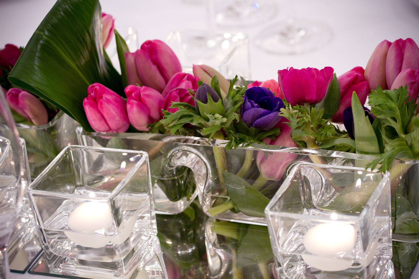 Choose a theme for your wedding flowers is first step to start planning 