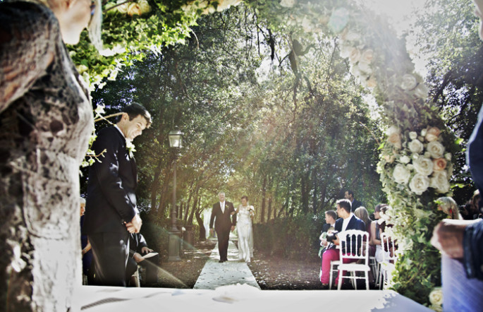 outdoor wedding ceremony in Tuscany