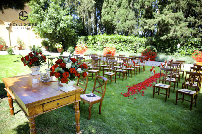 rustic red outdoor wedding ceremony Tuscany 