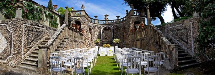 tuscany wedding outdoor ceremony Villa Gamberaia