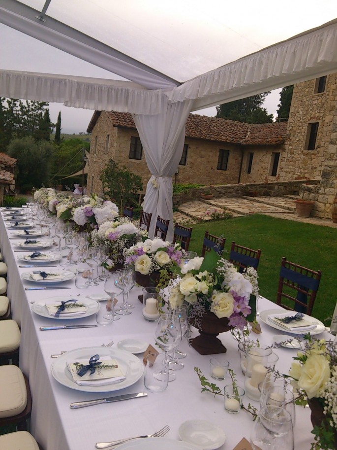 rustic tuscan table set up