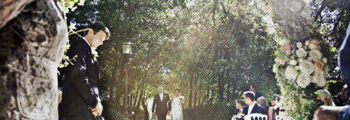 outdoor wedding ceremony in Tuscany