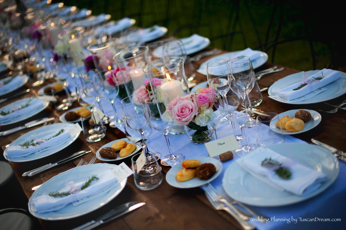 Rustic summer outdoor wedding reception in Tuscany Lucca 