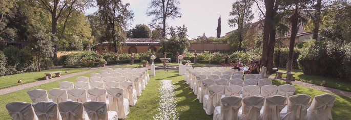 outdoor wedding ceremony decor at Four Seasons Florence Italy