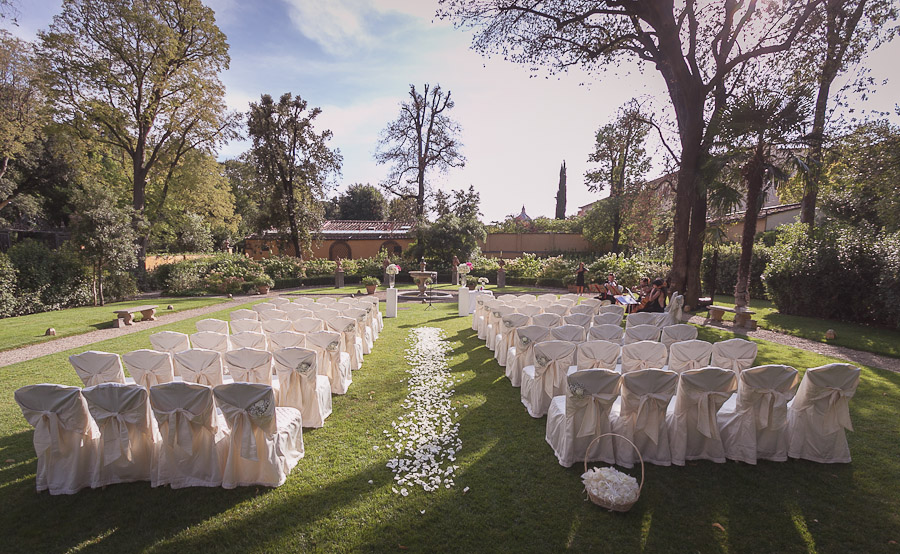 outdoor wedding ceremony decor at Four Seasons Florence Italy