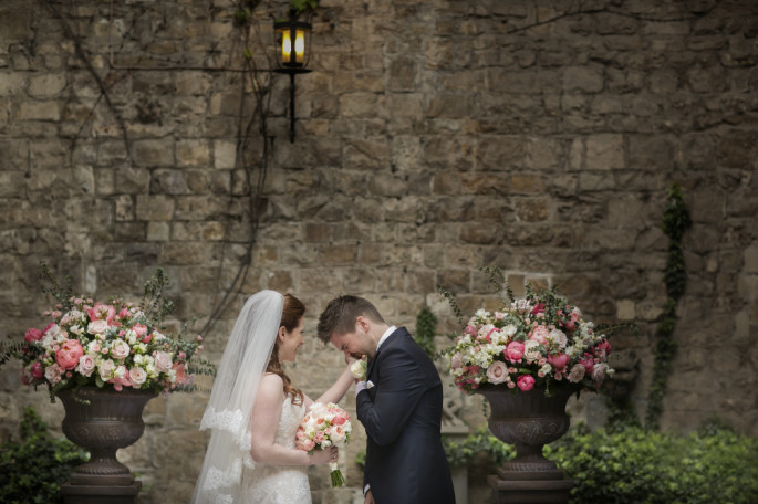 wedding ceremony flowers Tuscany 