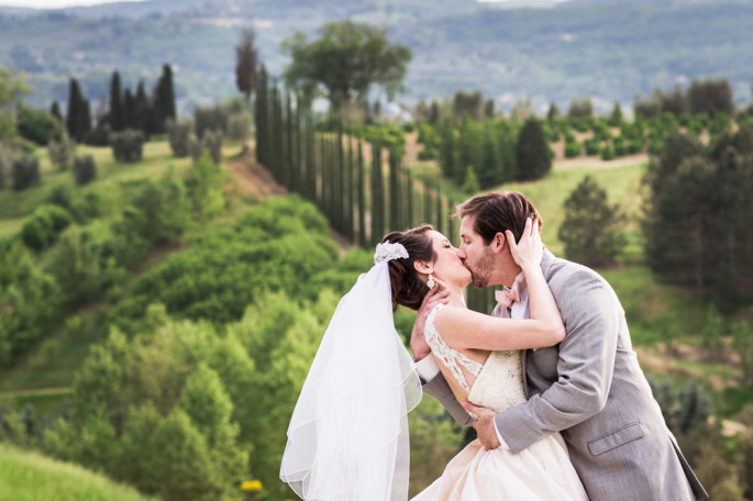 wedding in tuscan country side hills