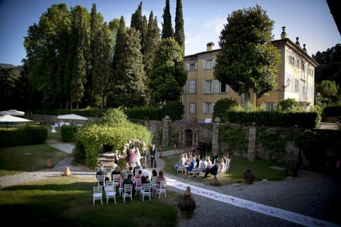 wedding ceremony floral arrangement Tuscany