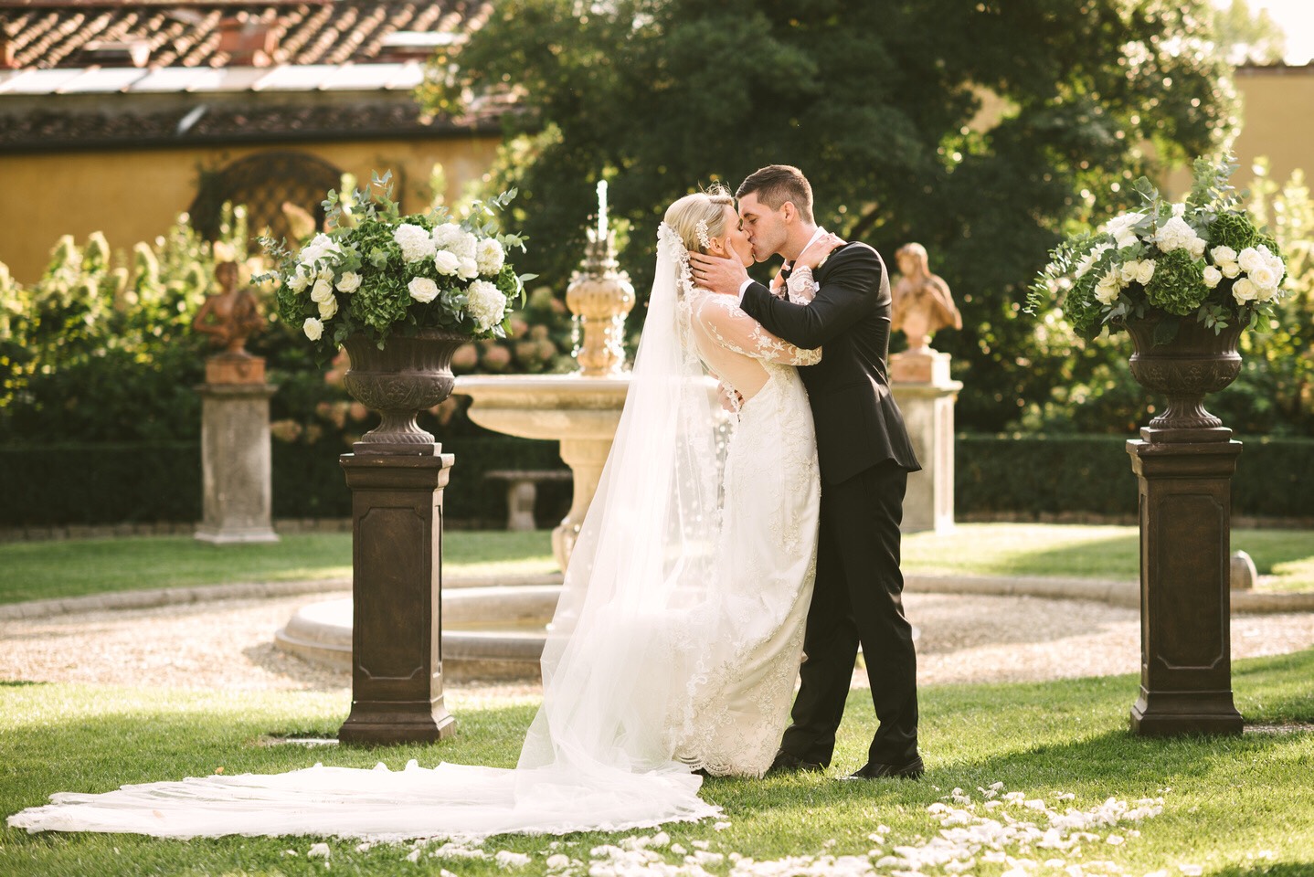wedding-ceremony-flowers-tuscany