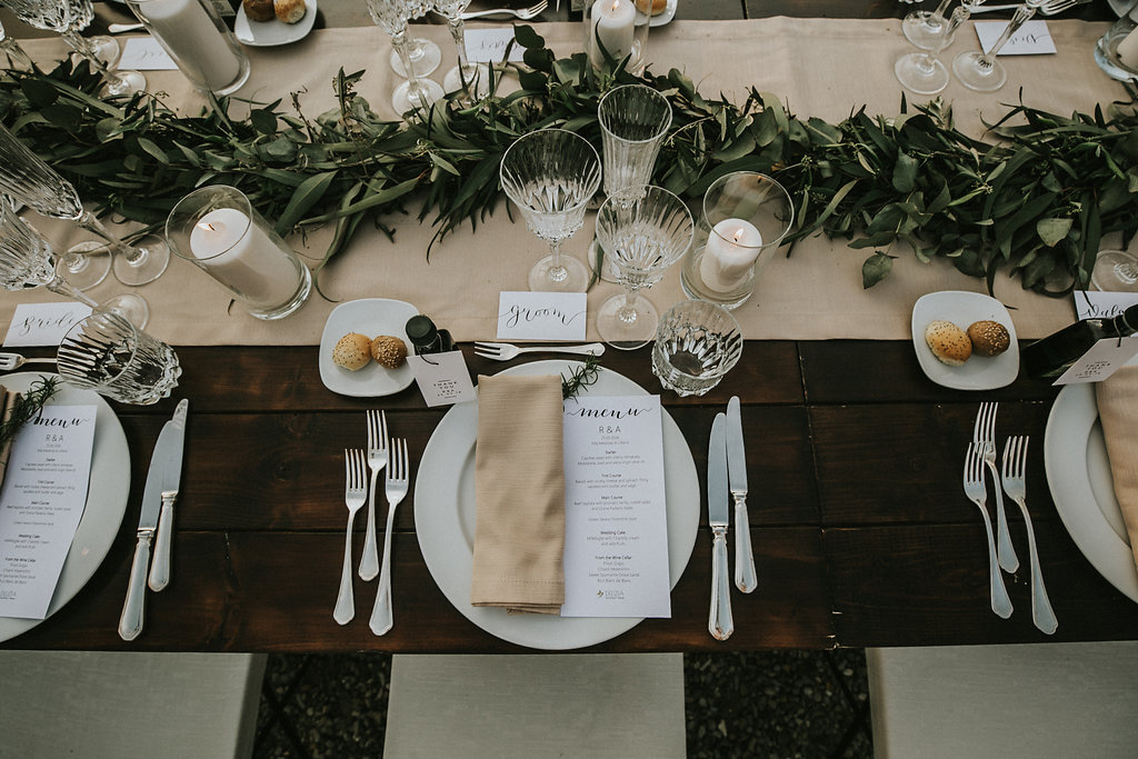 wedding-garland-table-decor