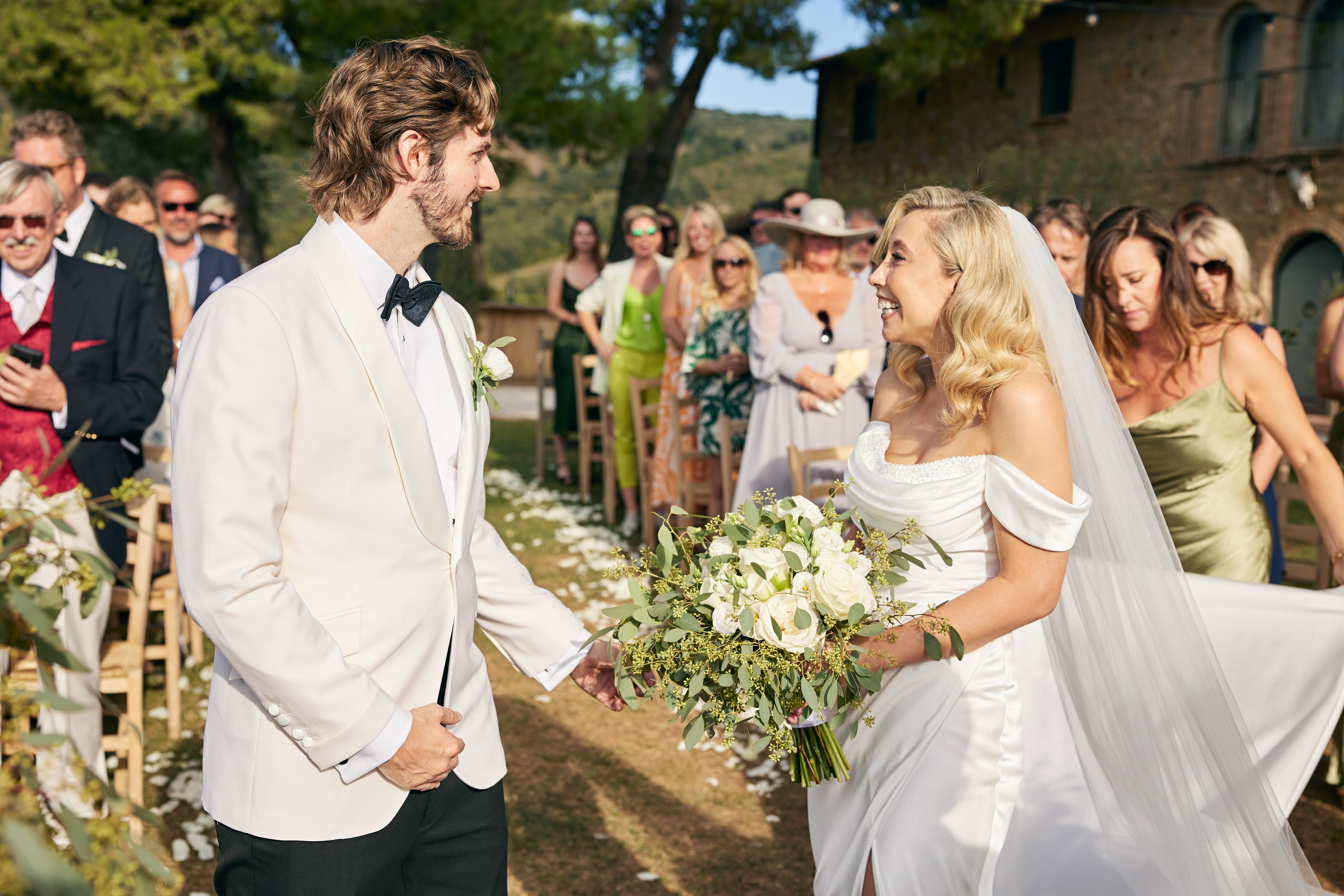 wedding-bouquet-in-tuscany