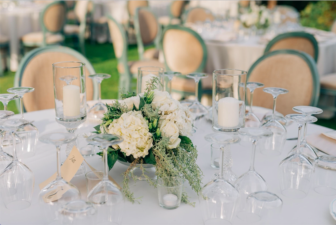 wedding-centertable-flowers-in-tuscany