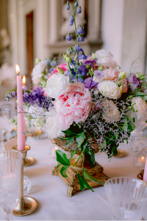 wedding-centerpiece-flowers-in-tuscany