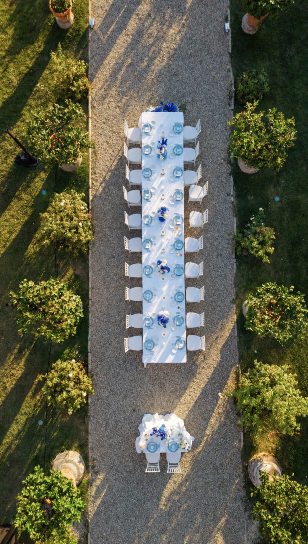 blue table reception flowers decor 